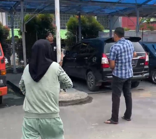 Potongan gambar video penganiayaan yang dilakukan oknum polisi di Palembang. (ist)