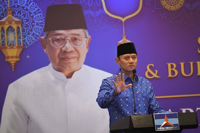 Ketua Umum Partai Demokrat Agus Harimurti Yudhoyono menyampaikan pidatonya dalam Silaturahmi dan Buka Bersama Partai Demokrat di Jakarta, Sabtu (23/3/2024). Foto: ANTARA FOTO/Aditya Pradana Putra