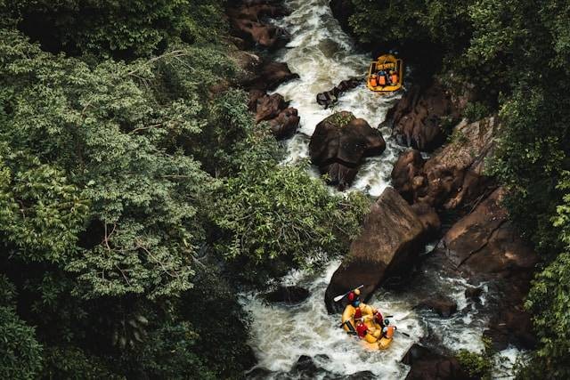 Tempat rafting di Yogyakarta. Foto hanyalah ilustrasi, bukan tempat yang sebenarnya. Sumber: Unsplash/Firdouss Ross