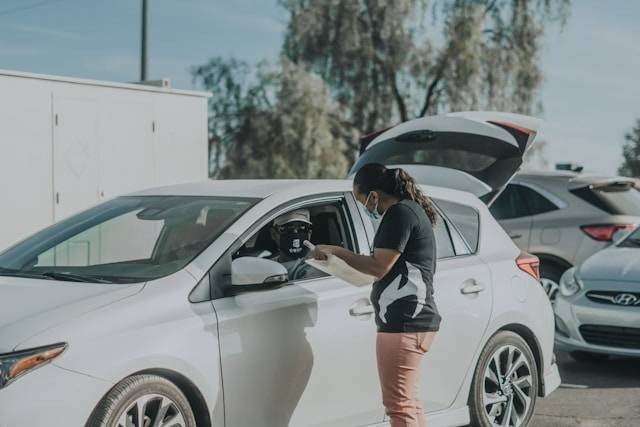 Samsat Drive Thru Denpasar Bali. Foto hanya ilustrasi bukan tempat sebenarnya. Sumber foto: Unsplash.com/Ismael Paramo