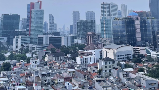 Berkurangnya lahan terbuka hijau akibat urbanisasi di Jakarta. Foto: Anis Karmila (Dok. Pribadi)
