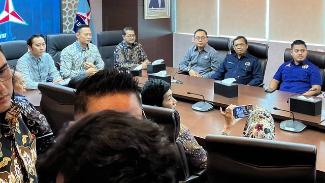 Menteri ATR/BPN Agus Harimurti Yudhoyono di Gedung DPR RI Senin (25/3/2024). Foto: Haya Syahira/kumparan