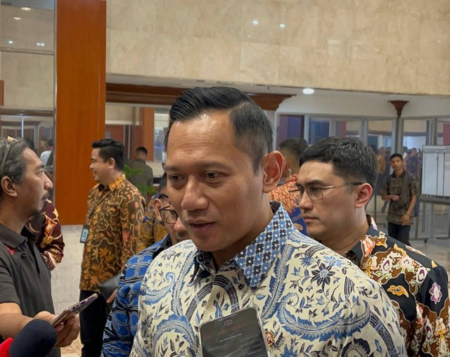 Menteri ATR/BPN Agus Harimurti Yudhoyono di Gedung DPR RI Senin (25/3/2024). Foto: Haya Syahira/kumparan