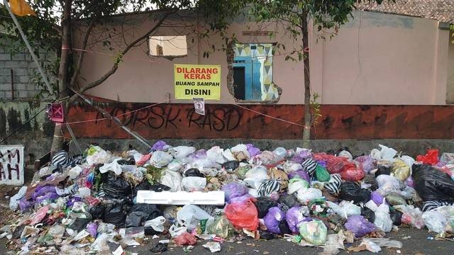 Ilustrasi tumpukan sampah di tepi jalanan Yogya. Foto: Widi RH Pradana/Pandangan Jogja
