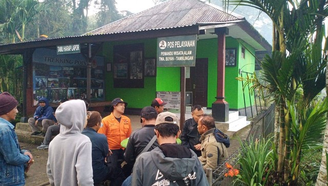 Pencarian empat bapak-bapak tersesat di Gunung Sanghyang, Bali. Foto: Basarnas Baliali