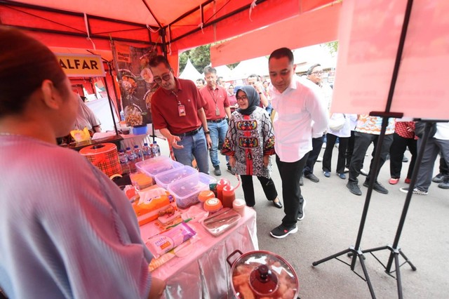 Wali kota Surabaya Eri Cahyadi saat berkunjung ke Ramadan Vaganza. Foto: Diskominfo Surabaya
