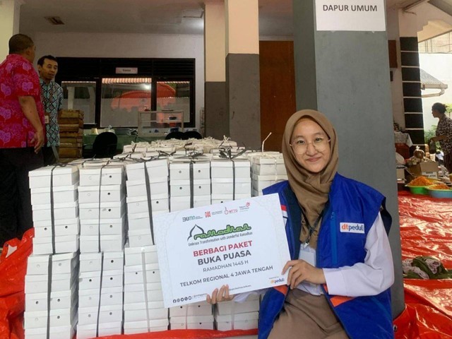 1.000 Paket Buka Puasa, Ringankan Kebutuhan Pangan  Pengungsi Banjir di Kudus