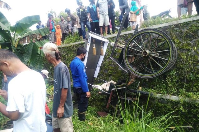 Delman jatuh ke selokan di Bantul, Selasa (26/3).  Foto: Dok. Polres Bantul