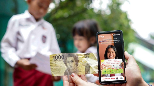 Telkomsel menghadirkan program Donasi Super Seru yang memungkinkan pelanggan berkontribusi dalam renovasi 20 sekolah dasar di Tanah Air. Foto: dok. Telkomsel