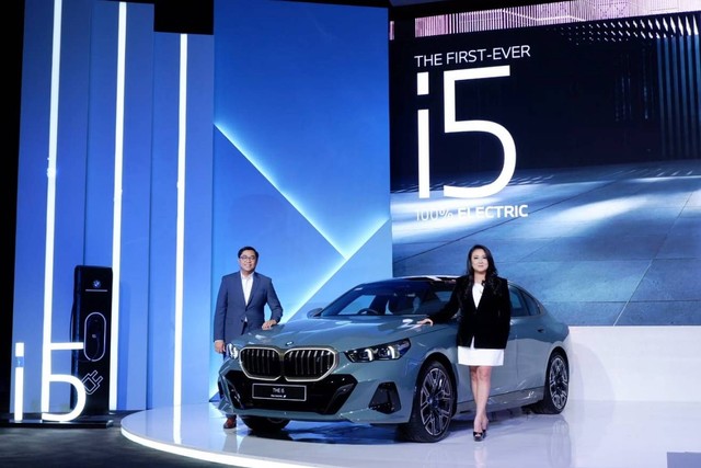 Peluncuran mobil listrik BMW i5 di Jakarta, Selasa (26/3). Foto: Aditya Pratama Niagara/kumparan