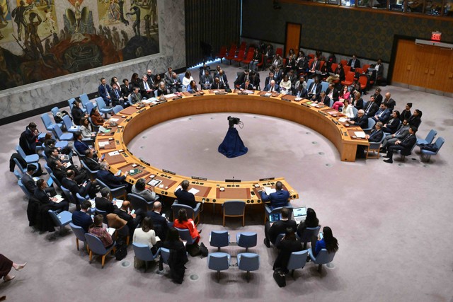 Dewan Keamanan Perserikatan Bangsa-Bangsa bertemu mengenai situasi di Timur Tengah, termasuk masalah Palestina, di markas besar PBB di New York, Selasa (25/3/2024). Foto: Angela Weiss/AFP