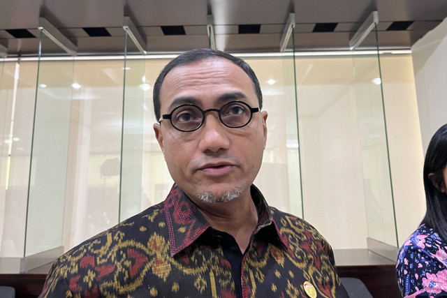 Kepala Eksekutif Pengawas Inovasi Teknologi Sektor Keuangan, Aset Keuangan Digital, dan Aset Kripto Otoritas Jasa Keuangan (OJK) Hasan Fawzi, Selasa (26/3/2024). Foto: Ghinaa Rahmatika/kumparan