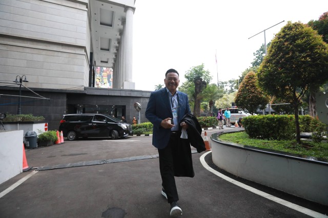 Anggota Tim Pembela Prabowo-Gibran Otto Hasibuan tiba untuk menghadiri sidang perdana perselisihan hasil Pemilu (PHPU) atau Pilpres 2024 di Gedung Mahkamah Konstitusi, Jakarta, Rabu (27/3/2024). Foto: Aditia Noviansyah/kumparan