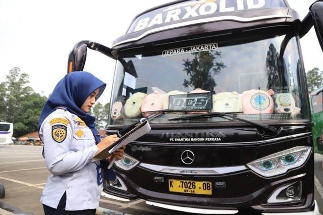 Pengecekan bus (ramp check).  Foto: Dishub Kota Tangerang