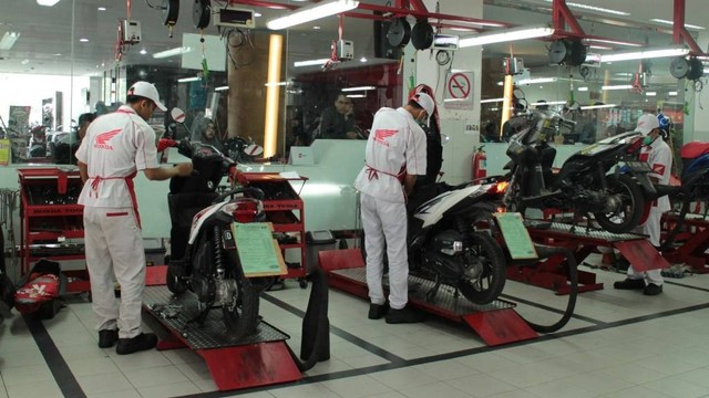 Ilustrasi servis motor. Foto: AHM