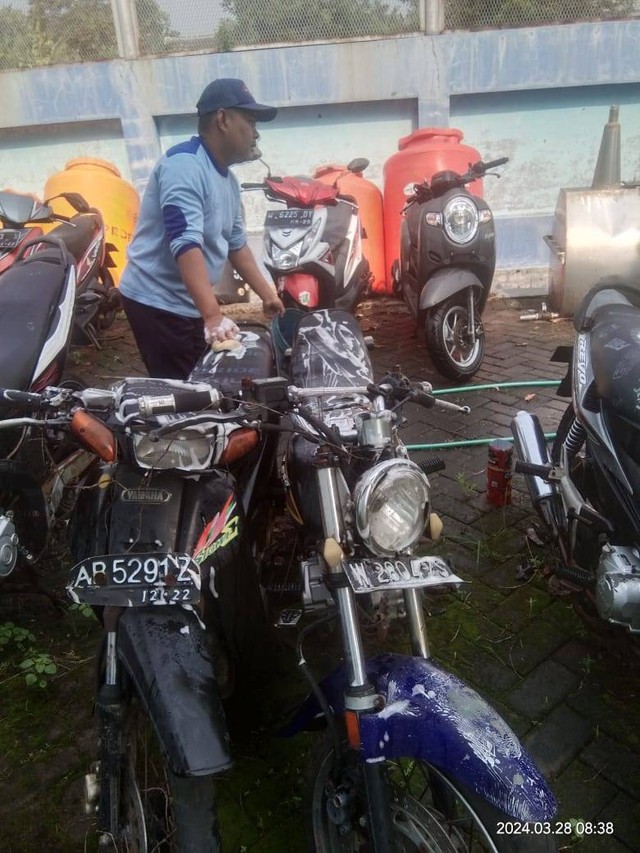 Rupbasan Mojokerto Rawat Sepeda Motor Titipan Kejaksaan dengan Fokus Pada Pencucian