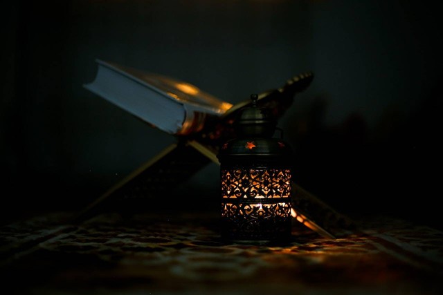Ayat tentang Nuzulul Quran dalam Al-Quran beserta Penjelasannya. Foto: Pexels