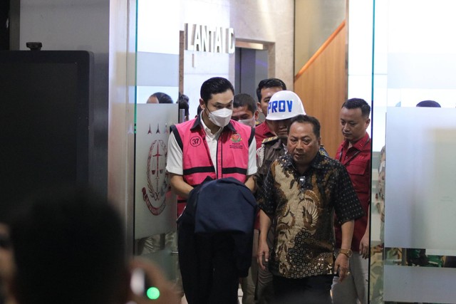 Kejagung menetapkan Harvey Moeis sebagai tersangka kasus korupsi tata niaga komoditas timah di wilayah IUP PT Timah tahun 2015-2023, Rabu (27/3/2024). Foto: Dok. Kejagung