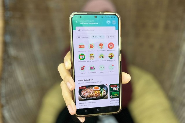 Tampilan aplikasi Grabfood yang menampilkan pilihan Dine-In Deals. Foto: DN Mustika Sari/kumparan