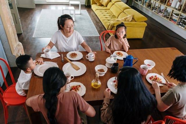 Ilustrasi suatu paket kegiatan terpadu yang bertujuan terutama untuk menanggulangi masalah kurang kalori protein. Foto: Pexels/cottonbro studio