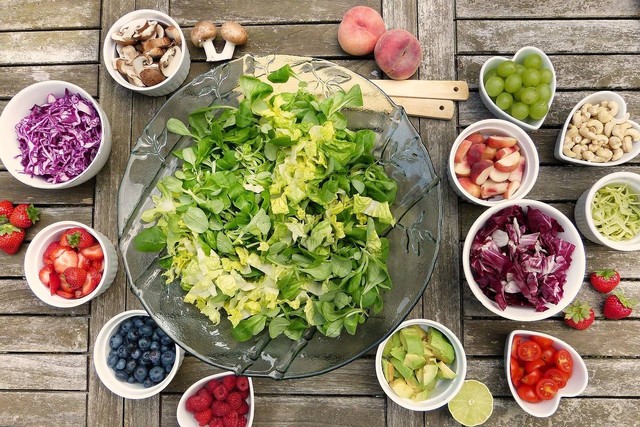 Ilustrasi makanan yang mengandung zat-zat yang diperlukan oleh tubuh dalam jumlah yang memadai disebut - Sumber: pixabay.com/silviarita