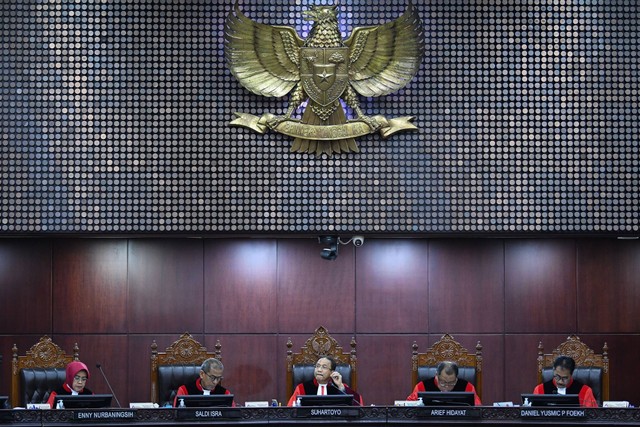 Ketua MK Suhartoyo (tengah) memimpin sidang sengketa hasil Pilpres, Kamis (28/3/2024). Foto: Aditya Pradana Putra/ANTARA FOTO