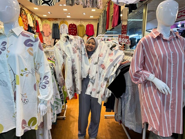 Ilustrasi belanja baju Lebaran. Foto: Rochmad Nur Hidayat/Pandangan Jogja