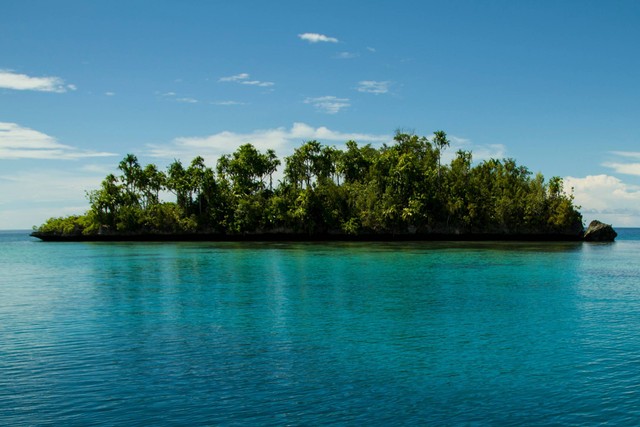 Ilustrasi pulau kecil. Foto: Shutterstock