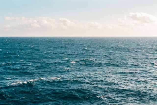 Ilustrasi Kenapa Air Laut Berwarna Biru. Sumber: Pexels/Kellie Churchman