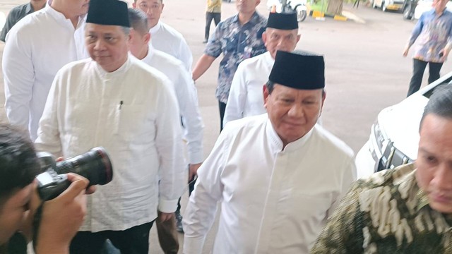 Prabowo Subianto menghadiri acara "Peringatan Nuzulul Quran dan Buka Puasa Bersama Keluarga Besar Partai Golkar" di Kantor DPP Partai Golkar, Jakarta Barat, Jumat (29/3).  Foto: Zamachsyari/kumparan