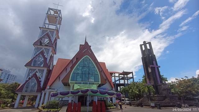 Gereja GMIM Sentrum di Kota Manado yang merupakan gereja tertua di Sulawesi Utara.