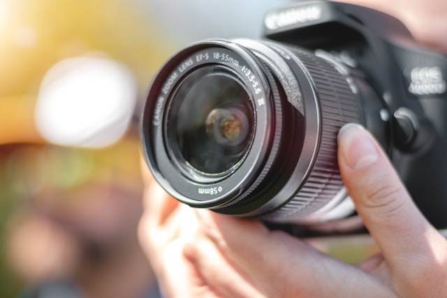 Ilustrasi Tips Fotografi untuk Pemula. Foto: dok. Unsplash/Sara Kurfeß