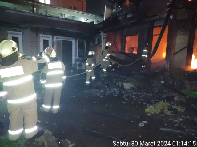 Kebakaran landa rumah 2 lantai di Kebagusan, Jakarta Selatan. Foto: Damkar DKI Jakarta