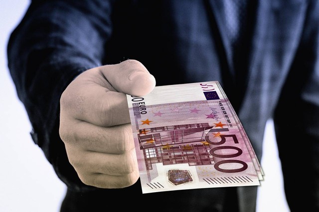 Ilustrasi politik uang. Sumber: pixabay.com/geralt