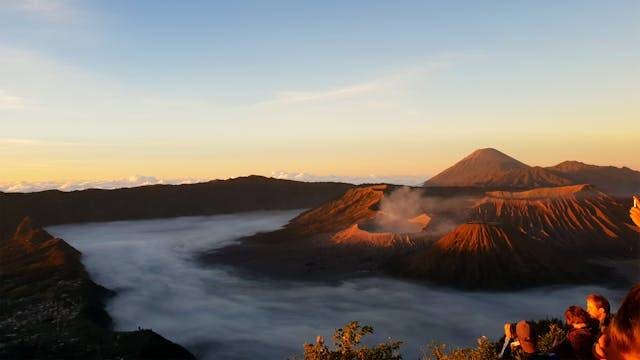Ilustrasi Gunung Tertinggi di Indonesia. Sumber: Pexels/Adam Fairus