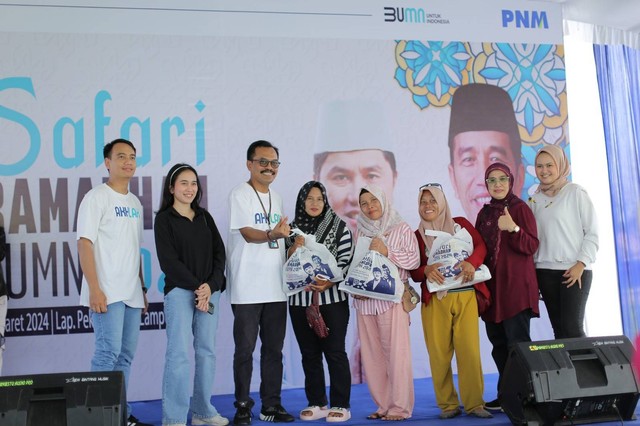 Pembagian sembako untuk masyarakat Lampung oleh PNM. Foto: dok PNM