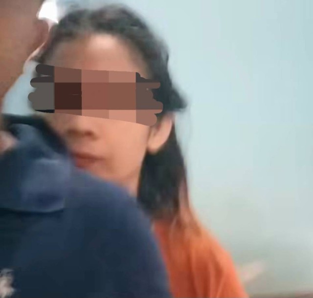 Potongan gambar video suami yang gerebek istrinya di Palembang. (ist)
