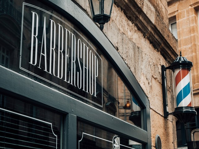 Ilustrasi Rekomendasi Barbershop di Jakarta 2024. Foto: Unsplash/Julien Orliac