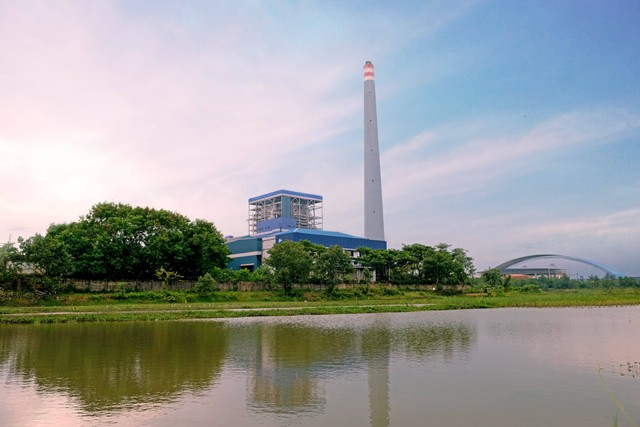 PLTU Jawa Tengah 2 Adipala 1x660 MW, salah satu offtaker biomass dari Hutan Tanaman Energi (HTE) yang dimanfaatkan untuk cofiring atau subtitusi energi primer Pembangkit Listrik Tenaga Uap. Foto PLN Indonesia Power