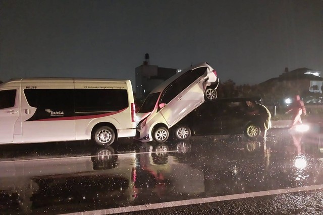 Tak Ada Korban Jiwa Dan Luka Dalam Kecelakaan Beruntun Di Tol ...