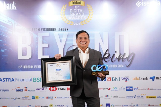PNM menyabet penghargaan dalam ajang 13th Infobank–Isentia Digital Brand 2024 and The Best Reputable CEO in Digital Platform 2024. Foto: dok. PNM