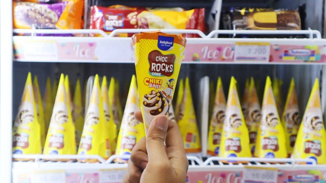 Es krim ChocRocks rasa Chiki Balls baru resmi beredar mulai 20 Maret 2024 dan tersedia di seluruh Indonesia Foto: Dok. Indofood Ice Cream