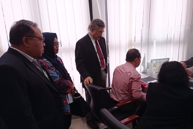 Tim Hukum PDIP mendaftarkan gugatan terhadap KPU terkait kecurangan Pemilu 2024 ke PTUN Jakarta, Selasa (2/4).  Foto: Dok. Istimewa