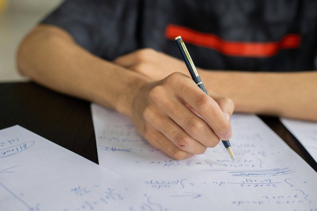 Ilustrasi soal cerdas cermat Matematika SD. Sumber: Pexels/Monstera Production