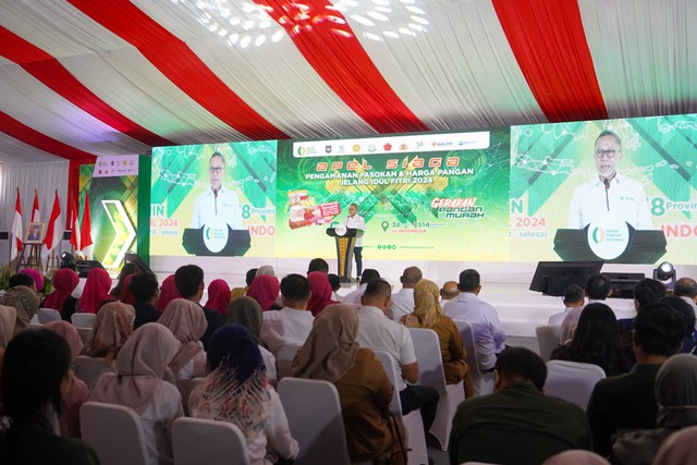 Mendag Zulhas memberikan pengarahan saat Apel Siaga Pengamanan Pasokan dan Harga Pangan Jelang Idulfitri 2024, Senin (2/4). Foto: dok. Kemendag