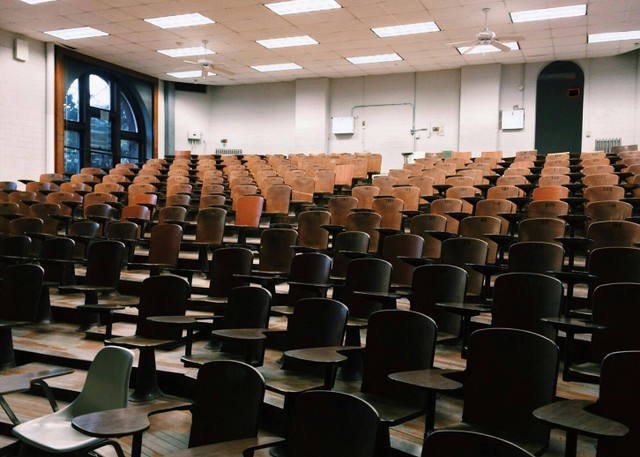 SNBT (Seleksi Nasional Berbasis Tes) merupakan proses seleksi untuk masuk ke perguruan tinggi negeri yang dilakukan berdasarkan hasil dari Ujian Tulis Berbasis Komputer (UTBK). Foto: Pexels.com