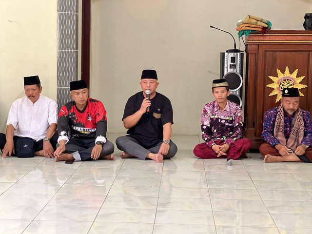 Tampak Kalapas Narkotika Kelas IIA Pamekasan saat menyampaikan sambutan, Senin (01/04/2024) Sore (Foto : Humas Lapas Narkotika Pamekasan).