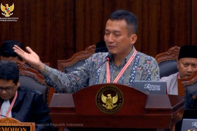 Sirekap dari ITB, Yudistira Dwi Wardhana Asnar saat sidang di Mahkamah Konstitusi, Jakarta, Rabu (3/4/2024) Foto: Dok Youtube Mahkamah Konstitusi