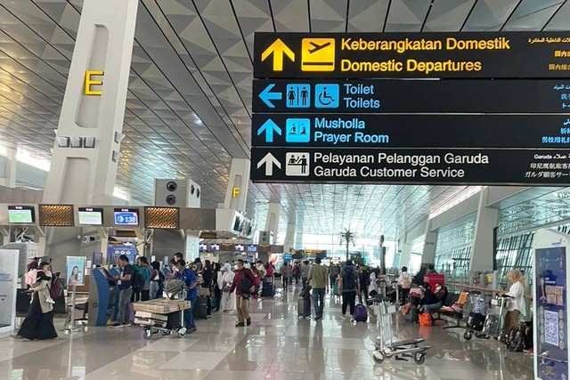 Pemudik mulai padati Terminal 3 Domestik Bandara Internasional Soekarno Hatta, Cengkareng, Rabu (3/4) Foto: Rini Friastuti/kumparan