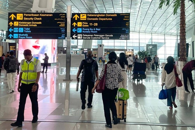 Pemudik mulai padati Terminal 3 Domestik Bandara Internasional Soekarno Hatta, Cengkareng, Rabu (3/4) Foto: Rini Friastuti/kumparan